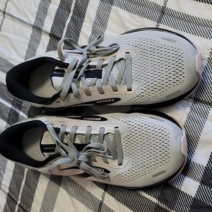 Womens Pink and Gray Brooks Shoes Size 9